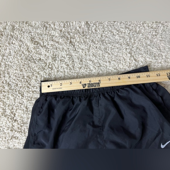 Girls XS Black Nike Shorts - Picture 4 of 4